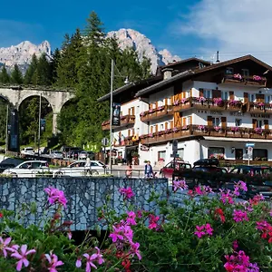 meuble-villa-neve-cortina-dampezzo.hotelinveneto.com/