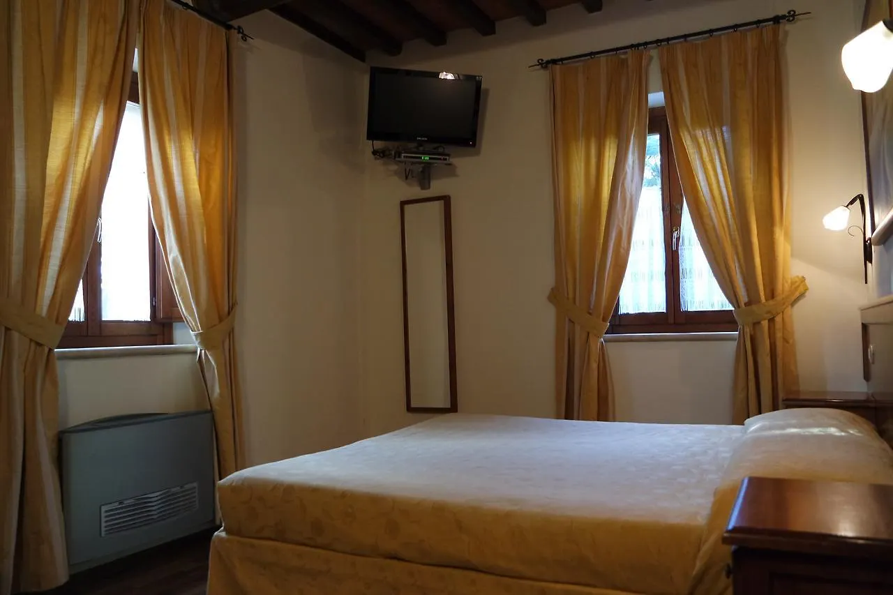 Fonte Dei Tufi Bed & Breakfast Siena Italy
